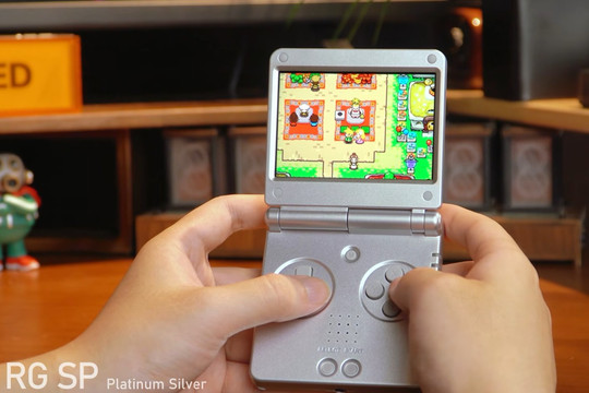 Thực tế máy chơi game gập Anbernic RG SP: Giả lập mượt PSP, PS1 và hỗ trợ stream game PC
