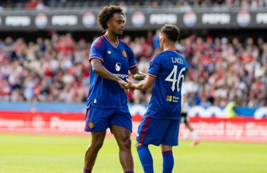Zirkzee lập siêu phẩm, dàn sao trẻ MU đè bẹp Rosenborg 5-0
