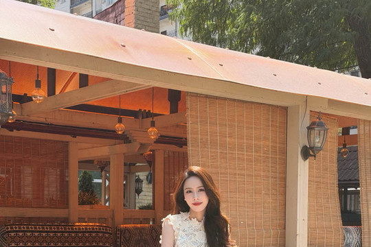 Á hậu Ngọc Hằng gây chú ý với nhan sắc ngọt ngào trong bộ ảnh xuống phố mới