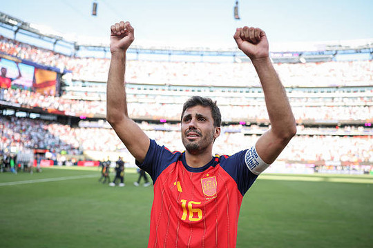 PSG bất ngờ gia nhập cuộc đua chiêu mộ Rodri, trực tiếp thách thức Real Madrid ở hè 2026