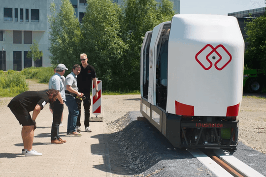 Tàu đơn ray tự cân bằng Monocab: Bước tiến mới trong hạ tầng giao thông thu nhỏ