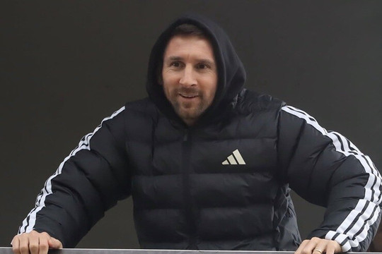 Lionel Messi tái xuất lặng lẽ trên khán đài hạng 4 Argentina sau chung kết World Cup 2026