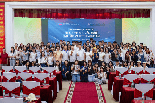 Sinh viên Đại học KHXH&NV trải nghiệm thực tế tại Báo và phát thanh, truyền hình Nghệ An