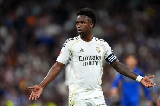 Vì sao Manchester United nên rút lui khỏi thương vụ Vinicius Junior để Arsenal gánh rủi ro?