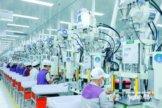 [Infographic] Nghệ An: Sản xuất công nghiệp 7 tháng đầu năm 2026 tăng hơn 21%