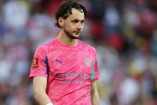 Leeds United vượt Chelsea và Newcastle để chiêu mộ James Trafford với giá 40 triệu bảng