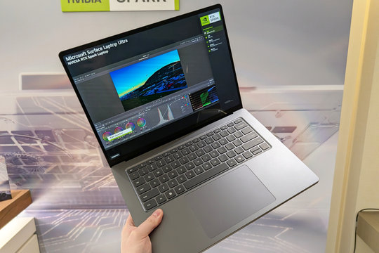 Surface Laptop Ultra lộ diện cấu hình mạnh mẽ với chip Nvidia RTX Spark và RAM 128 GB
