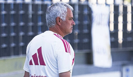 Jose Mourinho tái xuất Real Madrid: Hành trình rũ bỏ cái tôi để phục hưng Kền kền trắng