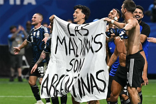 Martinez và Mac Allister thuê vệ sĩ sau khi Argentina thắng Anh 2-1 ở World Cup