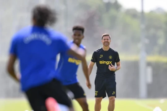 Xabi Alonso biến hóa sơ đồ Chelsea ra sao với bộ đôi kinh nghiệm Henderson và Welbeck