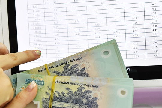 Gửi tiết kiệm cố định hay linh hoạt để hạn chế rủi ro mất lãi khi rút trước hạn