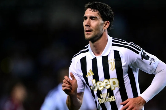 Manchester United bế tắc vụ Dusan Vlahovic vì đòi hỏi lương 130.000 bảng mỗi tuần