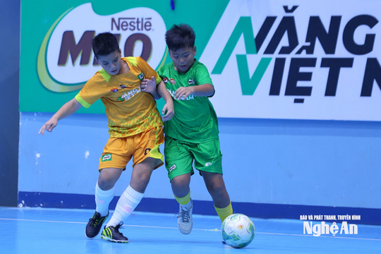 U11 Sông Lam Nghệ An ngược dòng đánh bại U11 Thuận An TP.HCM, giành vé vào tứ kết