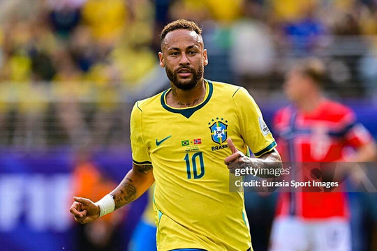 Neymar bị chỉ trích là tiền đạo tệ nhất lịch sử tuyển Brazil dù giữ kỷ lục ghi bàn