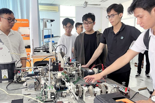 Hoàn thiện cơ chế triển khai học bổng cho người học ngành công nghệ chiến lược