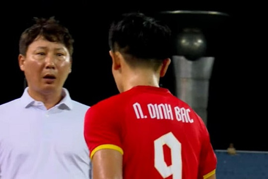 Bị Singapore cầm hòa 0-0 ngay trên sân Mỹ Đình, tuyển Việt Nam phơi bày sự bế tắc