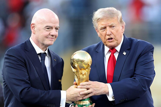 Dự án 3,1 tỷ bảng của FIFA bị đe dọa tẩy chay và mức thù lao gây tranh cãi của Infantino