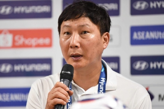 HLV Kim Sang-sik rút Đình Bắc sớm tại ASEAN Cup; AFC phản đối kế hoạch 20 tỷ USD của FIFA