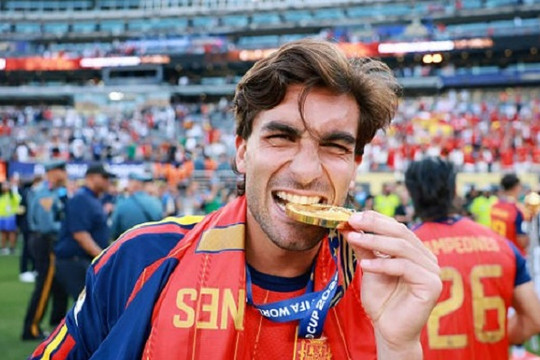 Arsenal dẫn đầu cuộc đua chiêu mộ Ferran Torres khi Barcelona vướng rào cản tài chính