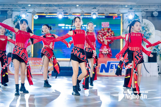 Gần 1.000 VĐV tham dự Giải DanceSport Nghệ An mở rộng lần thứ III năm 2026