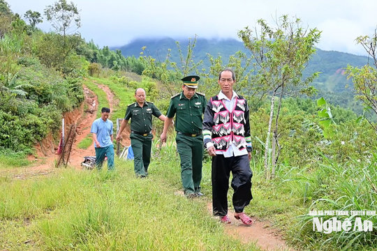 Điểm tựa của bản làng