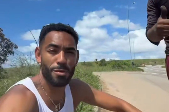 Tiền đạo Matheus Cunha gặp sự cố ở Brazil và hành động đẹp với cổ động viên