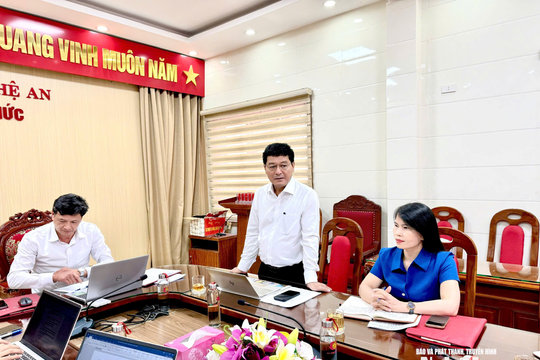 Trưởng Ban Tổ chức Tỉnh ủy, Phó Bí thư Thường trực Đảng ủy Các cơ quan Đảng tỉnh dự sinh hoạt chi bộ định kỳ tháng 8