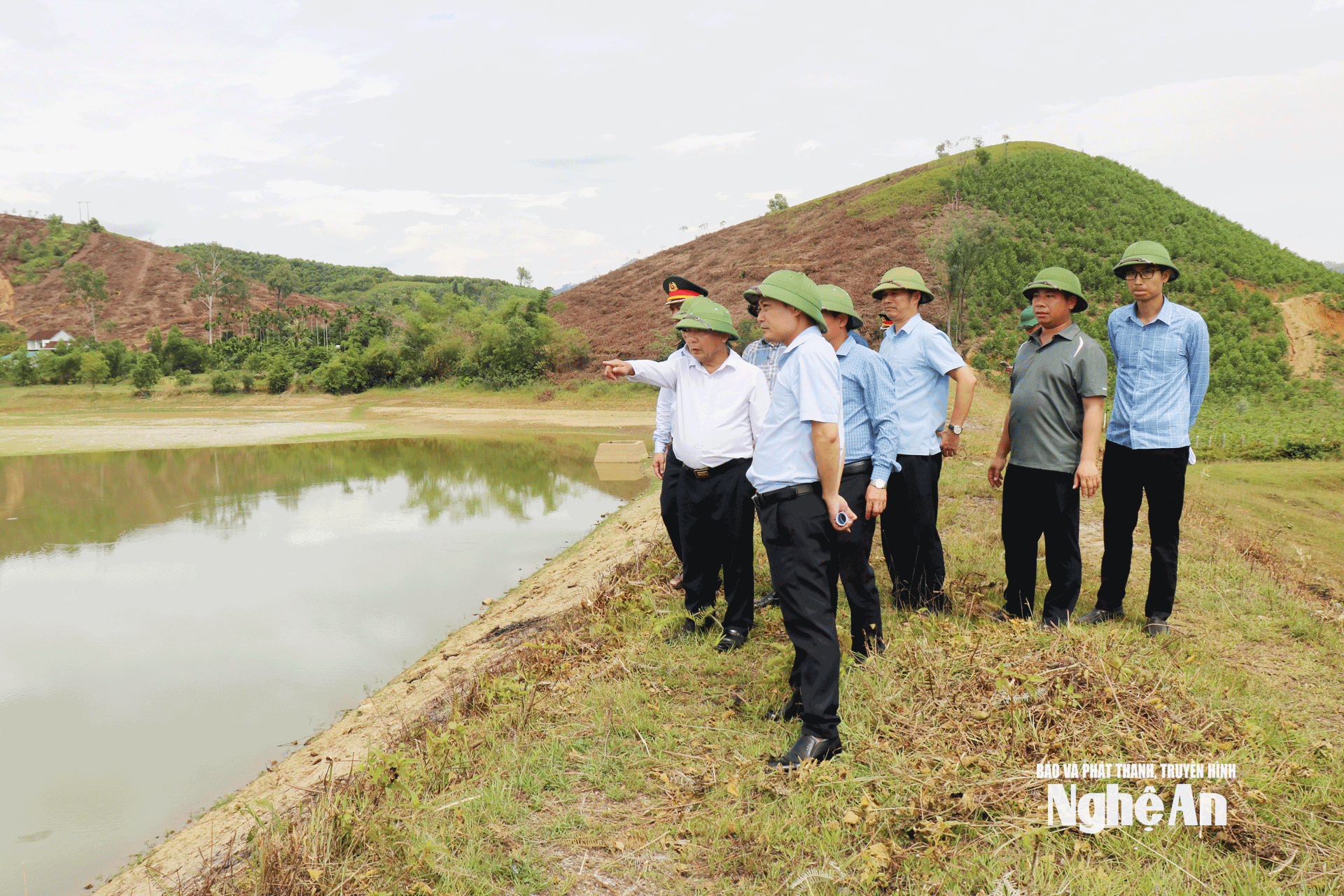Phó Chủ tịch UBND tỉnh Nguyễn Văn Đệ kiểm tra công tác chuẩn bị ứng phó mưa, bão