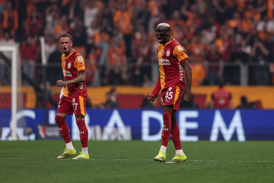 Galatasaray và Rennes chia điểm sau màn rượt đuổi 6 bàn