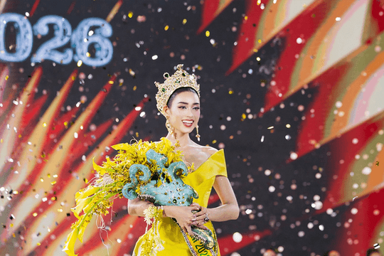 Emoura Phạm đăng quang Miss Grand Vietnam 2026 trong sự vỡ òa của 5.000 khán giả
