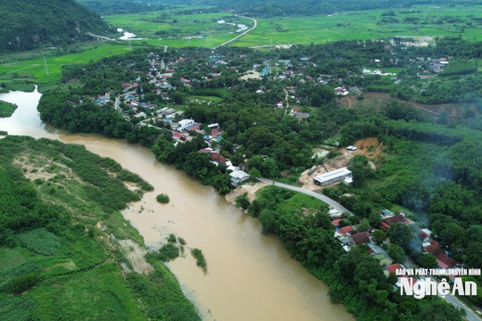 Thấp thỏm bên bờ sông Hiếu