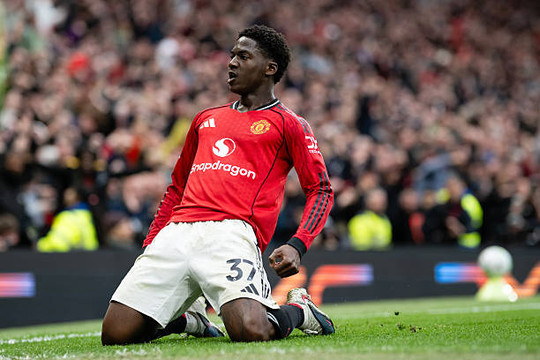 Tại sao Kobbie Mainoo là phương án số 6 hoàn hảo nhất của Manchester United?