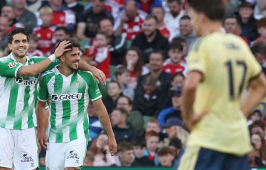 Arsenal gục ngã 1-3 trước Real Betis: Hàng thủ hớ hênh và bài học đắt giá cho Mikel Arteta