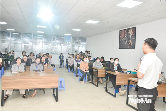 Gần 200 lao động đang hưởng trợ cấp thất nghiệp được kết nối việc làm tại doanh nghiệp
