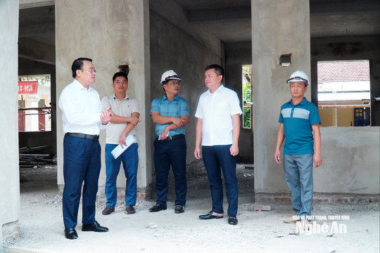 Phó Chủ tịch UBND tỉnh Phùng Thành Vinh kiểm tra, đôn đốc giải ngân vốn đầu tư công tại khu vực Quỳ Hợp