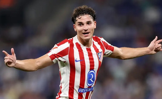 Barcelona lập danh sách mua trung phong mới khi hụt Julian Alvarez và sắp mất Ferran Torres
