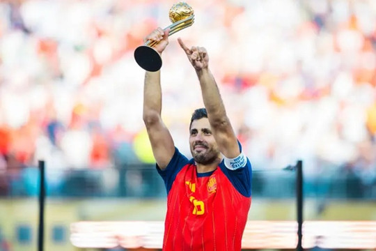Rodri quay xe từ chối Real Madrid để gia nhập Barcelona trong vụ chuyển nhượng 2026