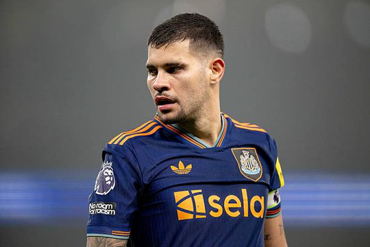 Arsenal hoãn công bố hợp đồng 75 triệu bảng Bruno Guimaraes vì trục trặc thủ tục hành chính