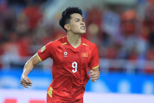 Đình Bắc rực sáng với cú đúp giúp tuyển Việt Nam thắng Campuchia 3-1, chia sẻ về cuộc đua vị trí