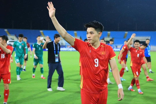 Nguyễn Đình Bắc lập cú đúp giúp Việt Nam hạ Campuchia 3-1: Bài học đắt giá từ HLV Kim Sang-sik