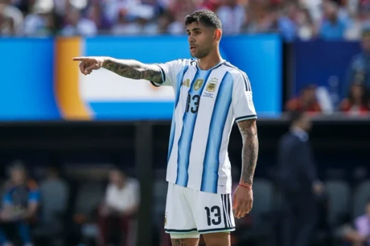 Cristian Romero tạm hoãn thỏa thuận Atletico Madrid chờ tín hiệu từ HLV Hansi Flick tại Barcelona