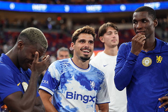 Cựu danh thủ Jeremie Aliadiere khuyên Arsenal chiêu mộ Pedro Neto với giá 70 triệu bảng
