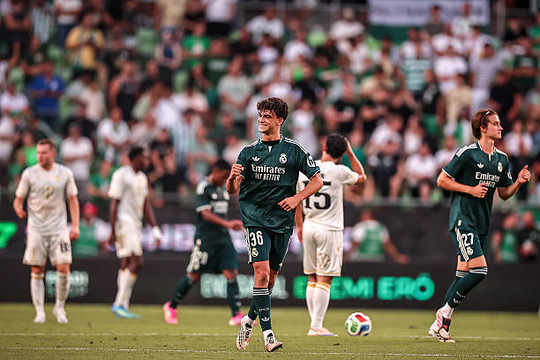 Tân binh Carlos Espi tỏa sáng, Real Madrid nhọc nhằn hạ Ferencvaros 2-1 tại Hungary