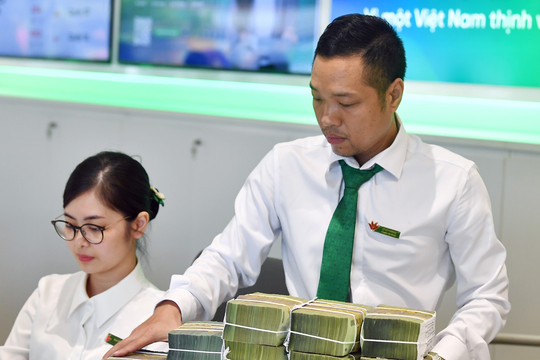 Lãi suất ngân hàng ngày 10/8/2026: VPBank điều chỉnh tăng kỳ hạn 6 đến 13 tháng lên 6,2%/năm