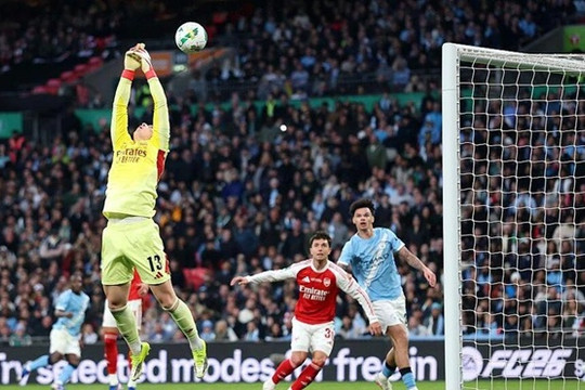 Top 5 thủ môn đắt giá nhất lịch sử bóng đá thế giới sau hợp đồng James Trafford hè 2026
