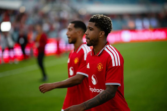 Andrey Santos tỏa sáng trước PSG: Lời khẳng định thế chỗ Casemiro ở tuyến giữa Manchester United