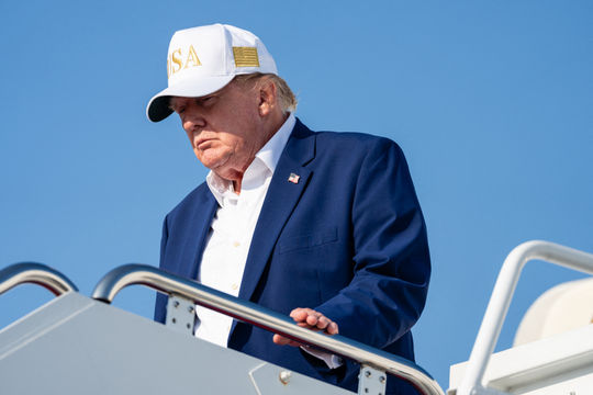 Ông Trump bí mật đổi máy bay rời Thổ Nhĩ Kỳ vì nguy cơ ám sát?