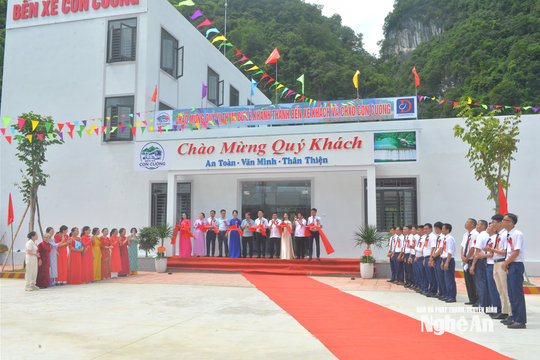 Khánh thành bến xe trung tâm Con Cuông và cửa hàng xăng dầu Con Cuông