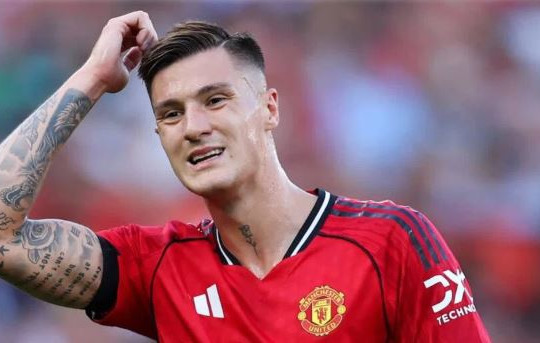 Tiền đạo Benjamin Sesko vắng mặt trận MU gặp Leeds vì chưa hồi phục chấn thương ống chân