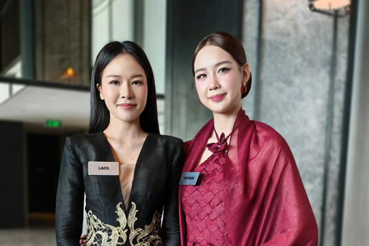Đại diện Việt Nam Bảo Ngọc ghi điểm tinh tế tại Miss World nhờ hành động tôn trọng bạn thi Lào
